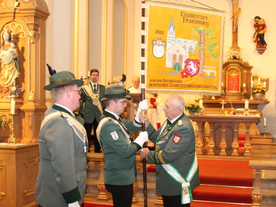 Übergabe der Diözesanstandarte